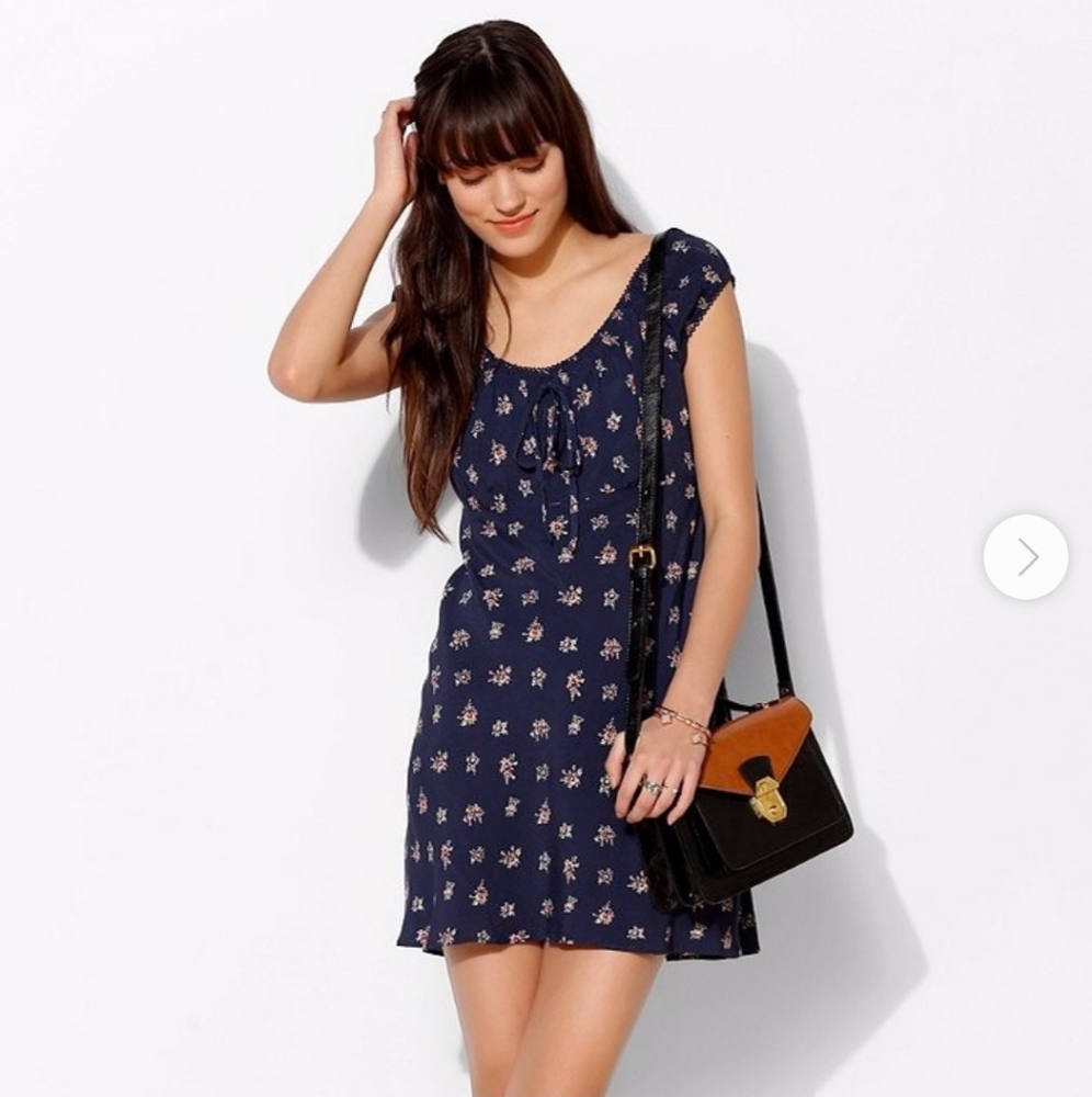 Kimchi Blue blue floral cap sleeve dress